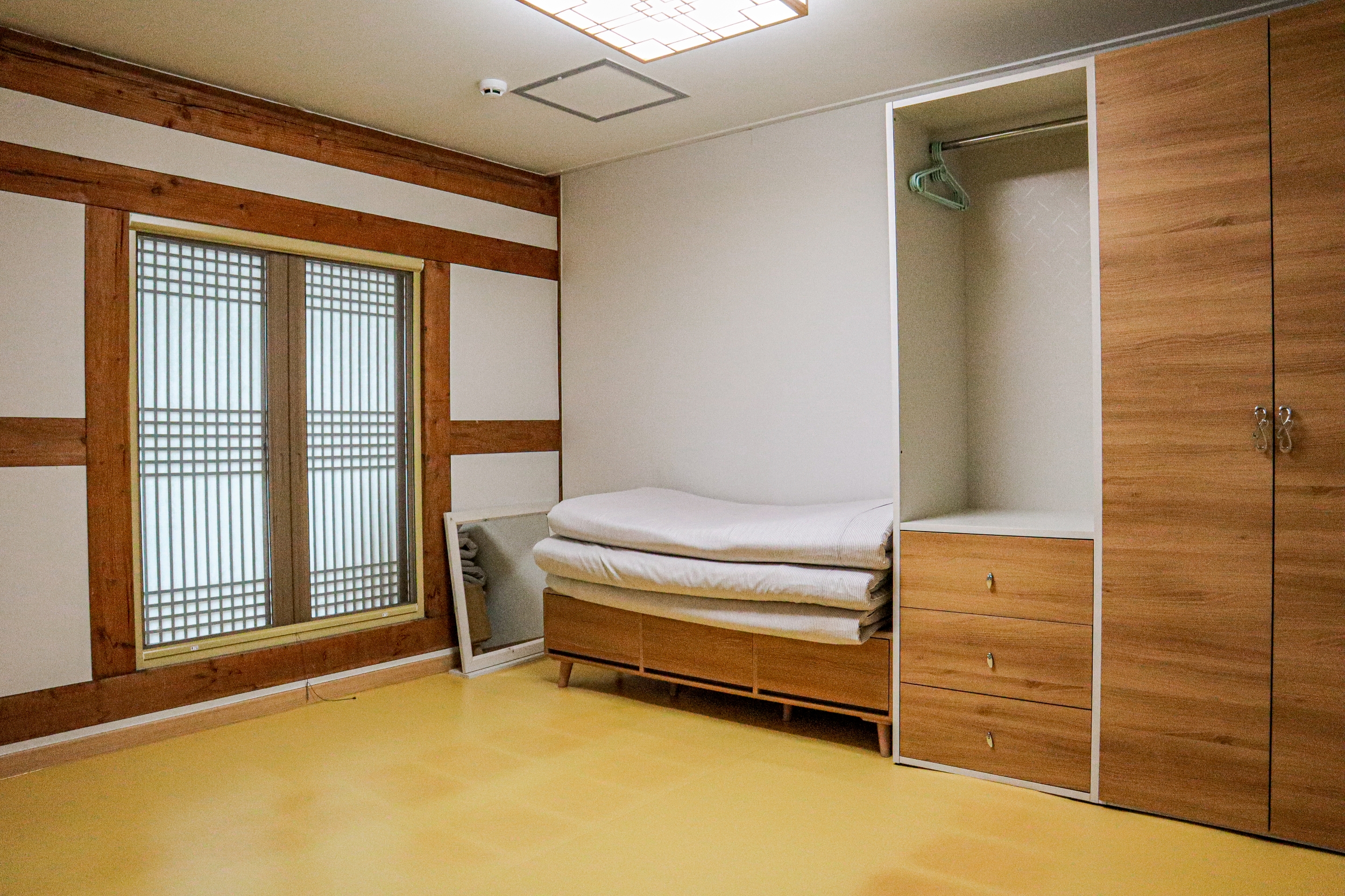 room-card-img-1